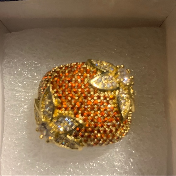 Simulated red and white diamond ring with flowers - Picture 2 of 7